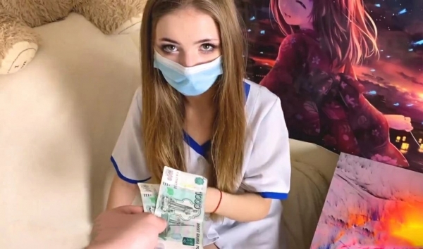 Красивая русская врачиха соглашается на секс за деньги по той причине что зарплата очень скудная